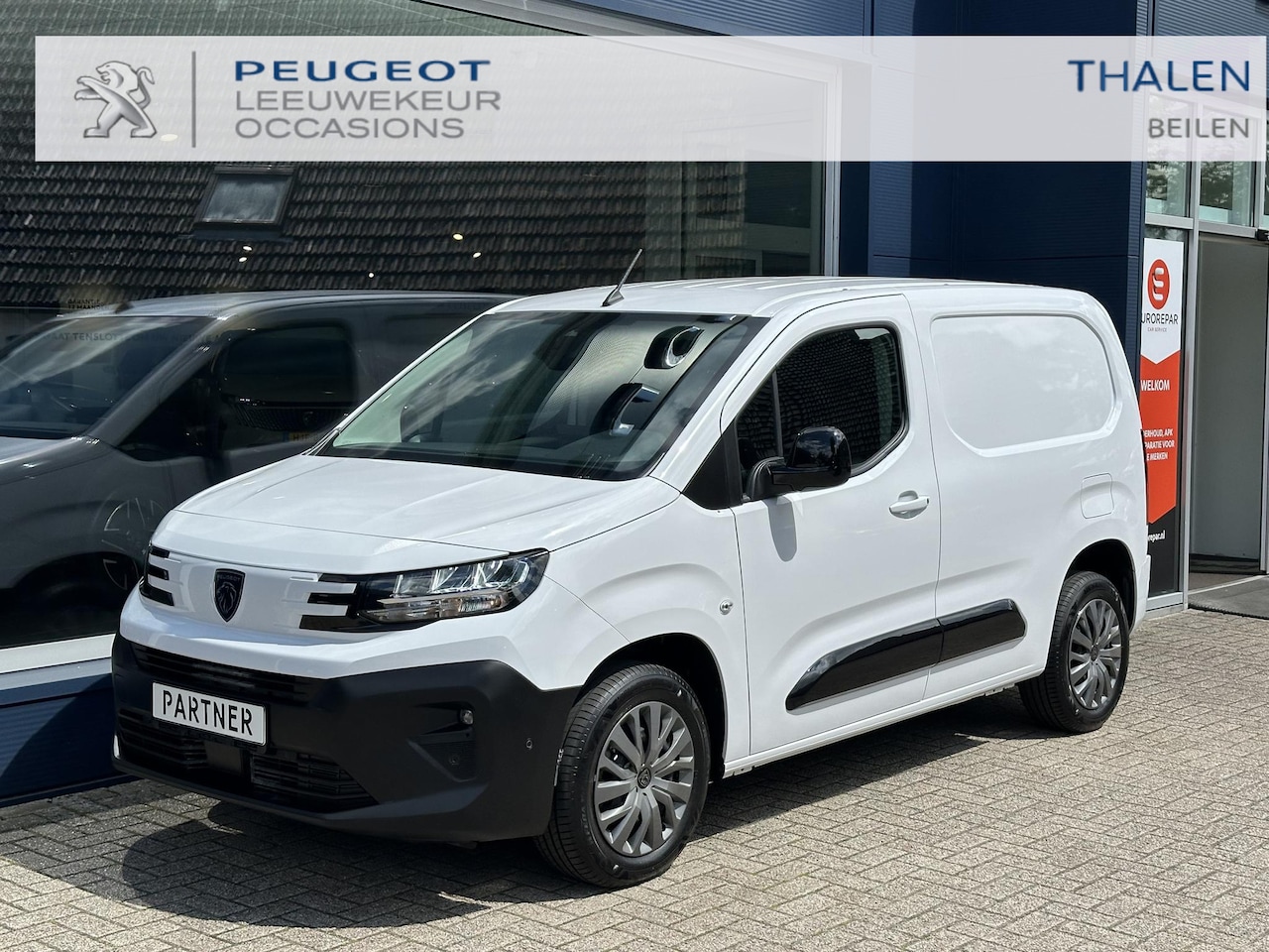 Peugeot Partner - 1.5 BlueHDi 130 EAT8 S&S L1 | Stoelverwarming | Trekhaak | Keyless Entry | Stuurverwarming - AutoWereld.nl