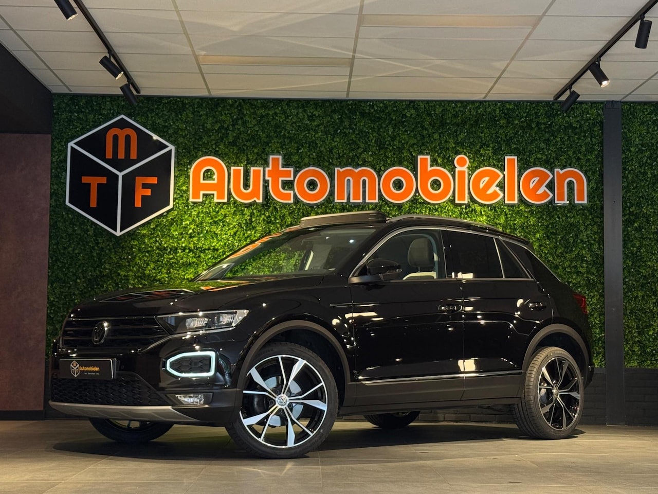 Volkswagen T-Roc - 1.5 TSI Sport 150 PK IQ.DRIVE |PANO|VIRTUAL|CAMERA|BOMVOL - AutoWereld.nl