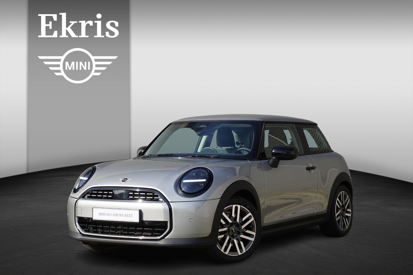 MINI Cooper - 3-deurs C Essential Essential Uitvoering | Driving Assistant | Parking Assistant - AutoWereld.nl