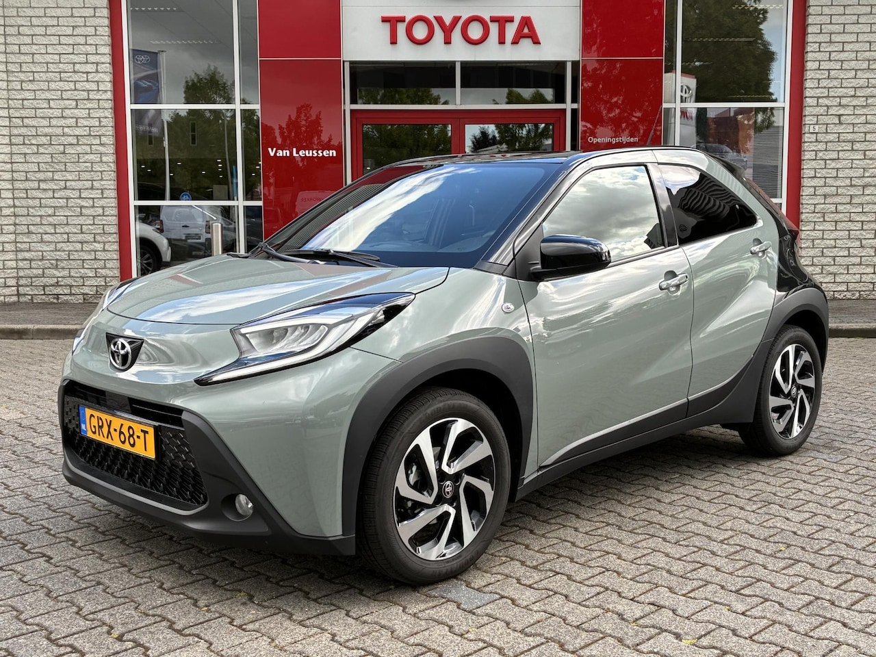 Toyota Aygo X - S-CVT PULSE AUTOMAAT NL-AUTO APPLE/ANDROID LED CLIMA AD-CRUISE 17" LM-VELGEN - AutoWereld.nl