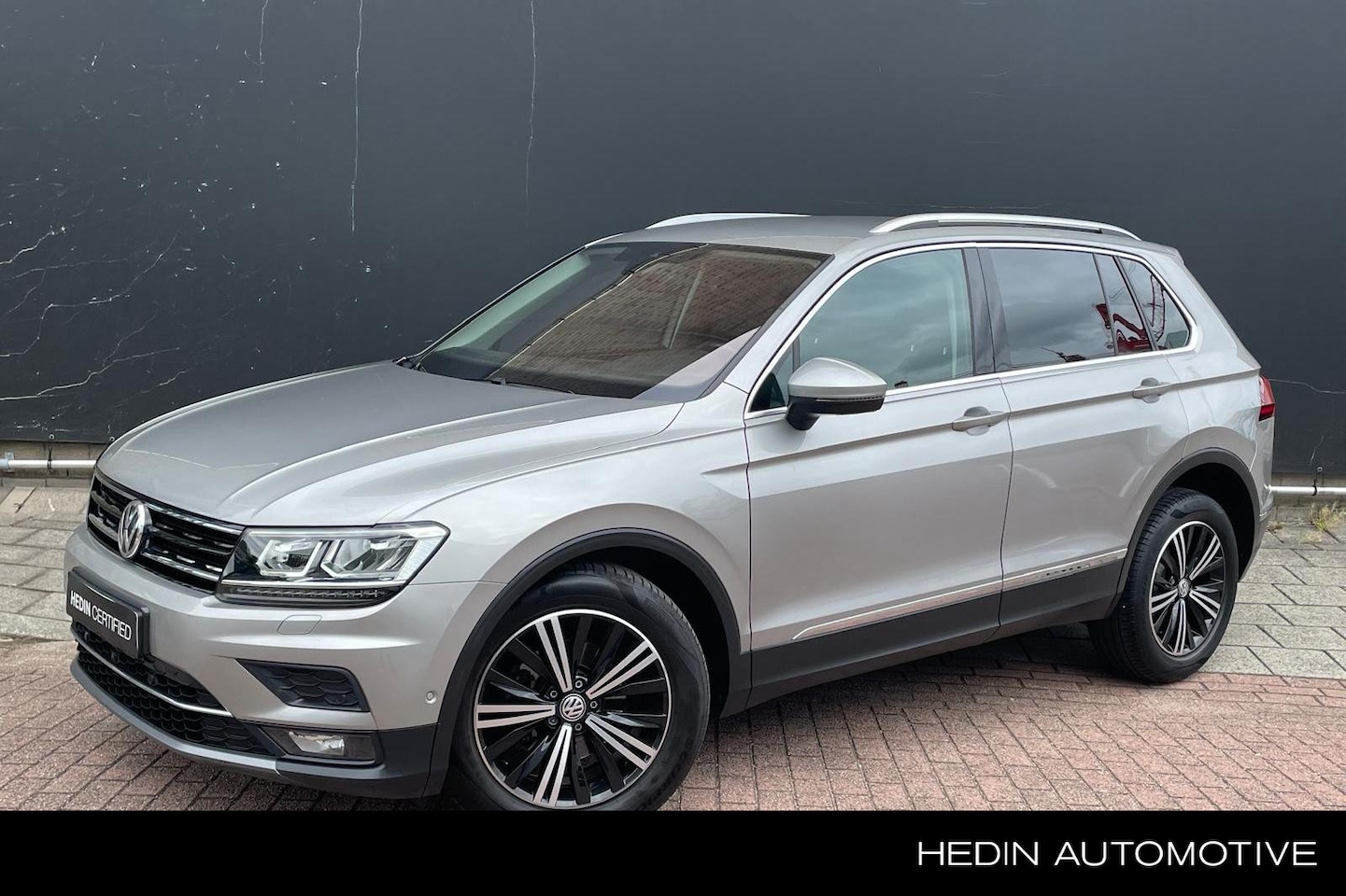 Volkswagen Tiguan - 1.5 TSI R-Line | Automaat | Trekhaak | Adaptief Cruise Control | 360° Camera | Stoel + Stu - AutoWereld.nl