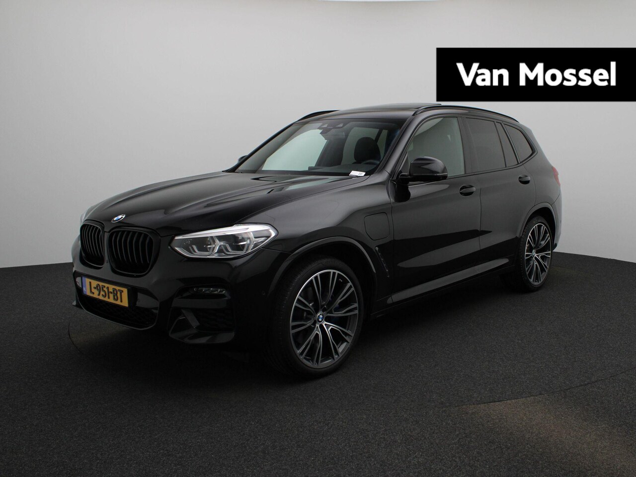 BMW X3 - xDrive30e High Executive AUTOMAAT | PANORAMADAK | M PAKKET | LEDEREN BEKLEDING | ELEKTRISC - AutoWereld.nl