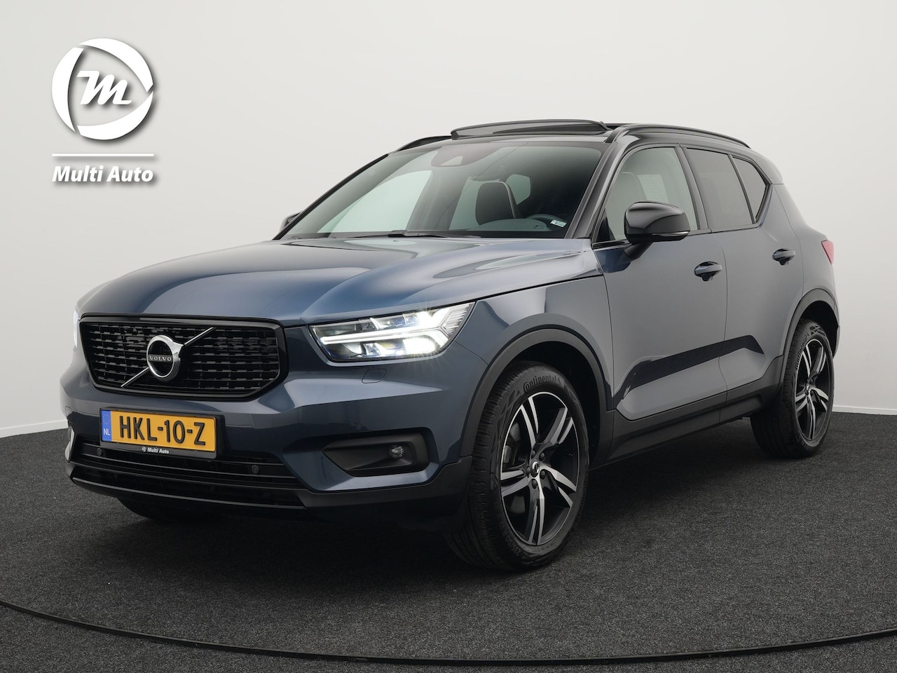 Volvo XC40 - B4 R-Design | Panodak | Harman Kardon | Sportstoelen Alcantara Verwarmd | Camera | Carplay - AutoWereld.nl