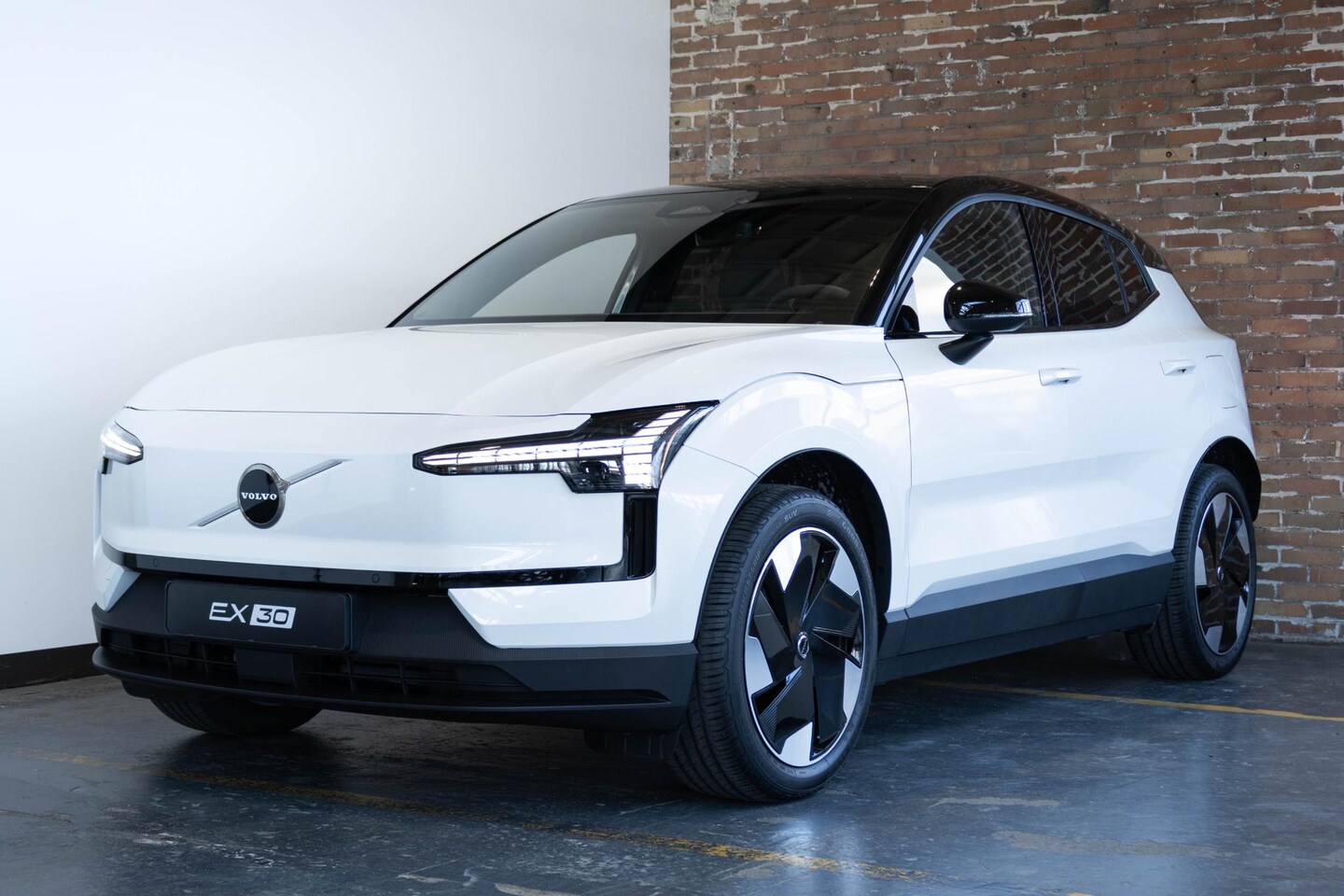 Volvo EX30 - Single Motor Extended Range Plus | Direct Beschikbaar | Adaptieve Cruise Control | Pilot A - AutoWereld.nl