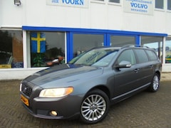 Volvo V70 - 2.5T MOMENTUM, LEDER, 17 INCH, TREKH, ORG NL DEALER O/H TOPSTAAT