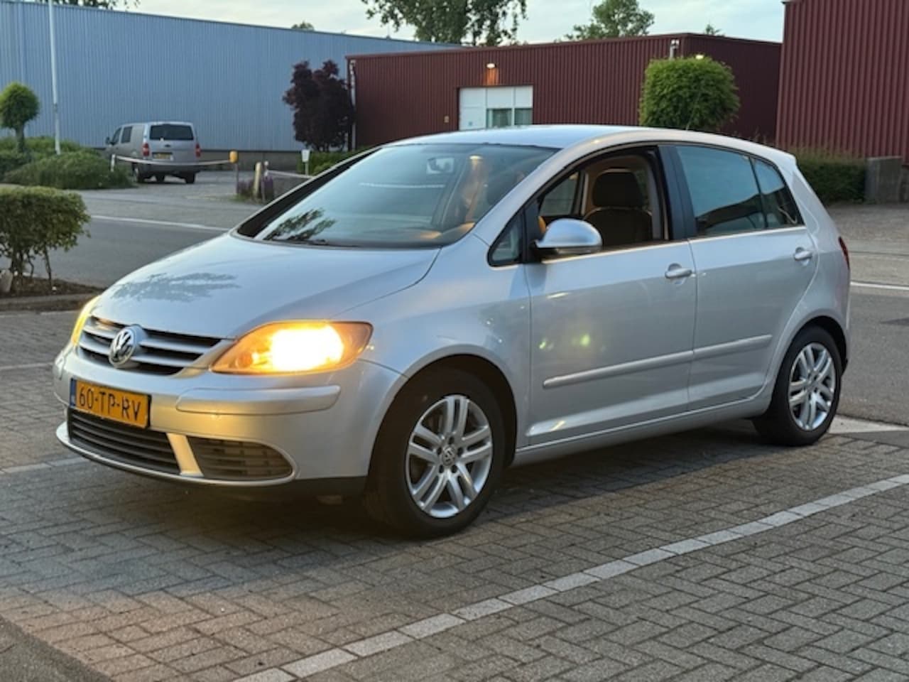 Volkswagen Golf Plus - 1.6 Benzine 116PK Clima Navi Bluetooth Cruise - AutoWereld.nl