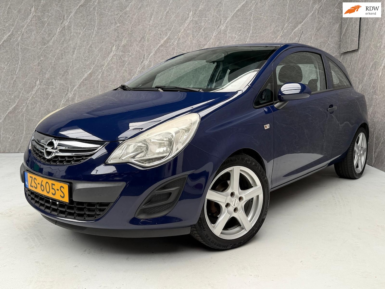 Opel Corsa - 1.2-16V Cosmo / Nette auto / Rijdt goed - AutoWereld.nl