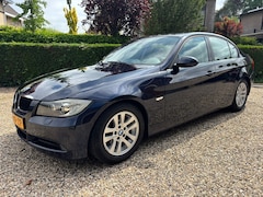 BMW 3-serie - 320i High Executive