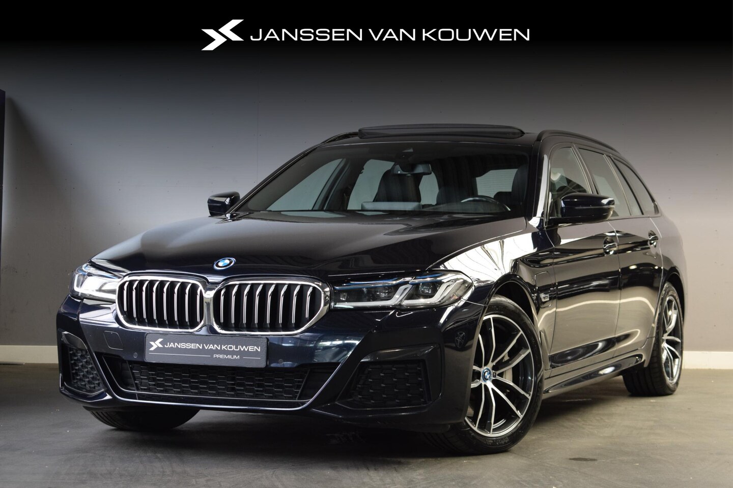 BMW 5-serie Touring - 530e xDrive High Executive / Panoramadak / Harman Kardon / Keyless / Apple Carplay - AutoWereld.nl