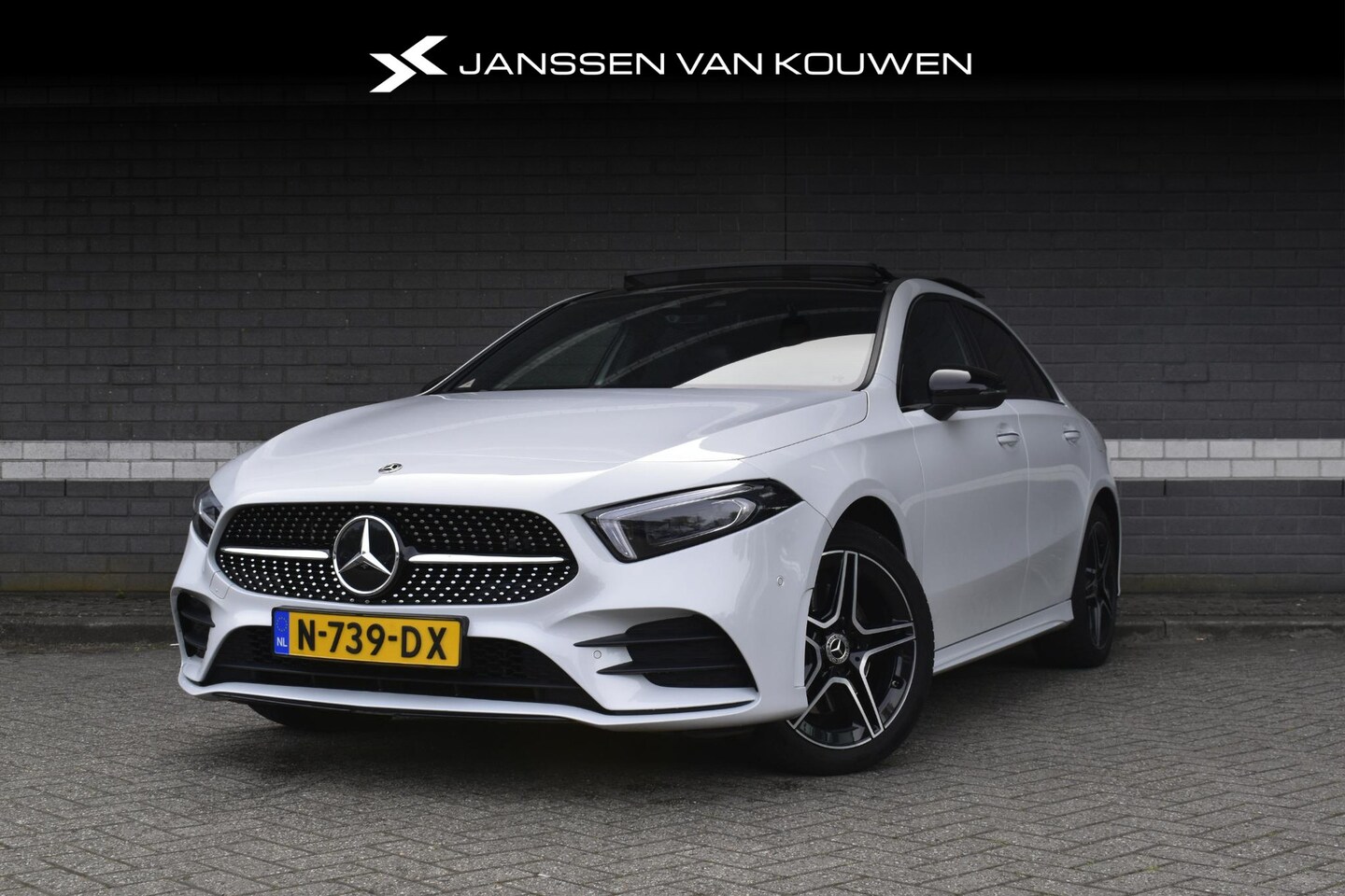 Mercedes-Benz A-klasse - 250 e Business Solution AMG Limited / Pano / Stoelverwarming / Sfeerverlichting / Widescre - AutoWereld.nl