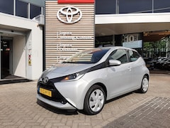 Toyota Aygo X - X-PLAY 5-DEURS CAMERA AIRCO BLUETOOTH HANDFREE BELLEN STUURWIELBEDIENING