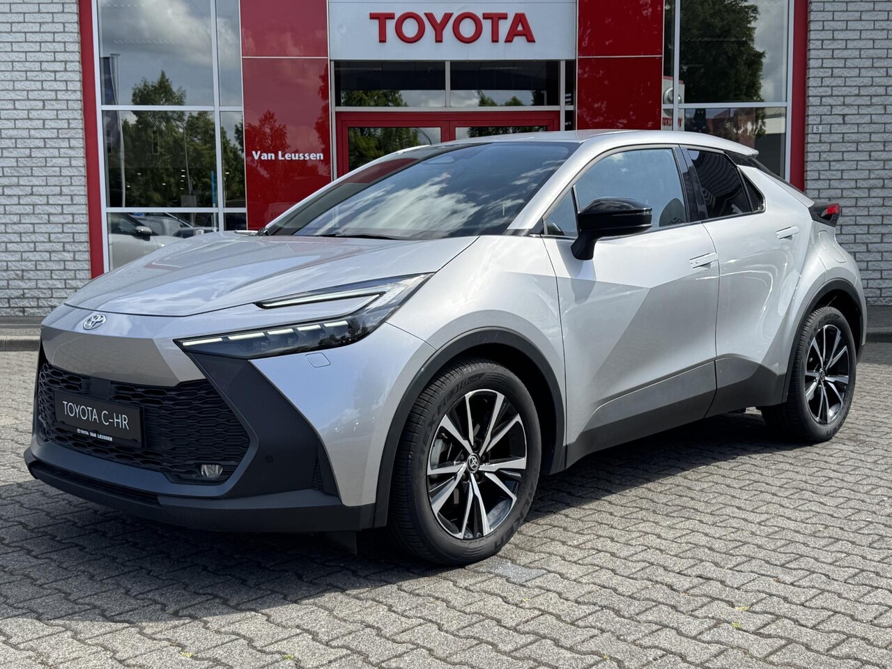 Toyota C-HR - HYBRID 140 FIRST EDITION STOEL/STUURVERW PARK-SENSOREN BLIND-SPOT EL-ACHTERKLEP NAVI APPLE - AutoWereld.nl