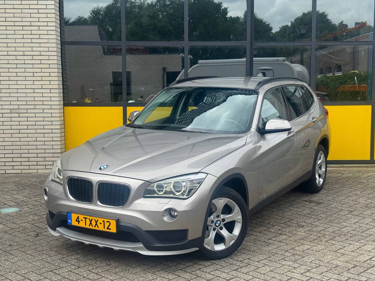 BMW X1 - SDrive20i Trekhaak, Xenon, Navi & automaat - AutoWereld.nl