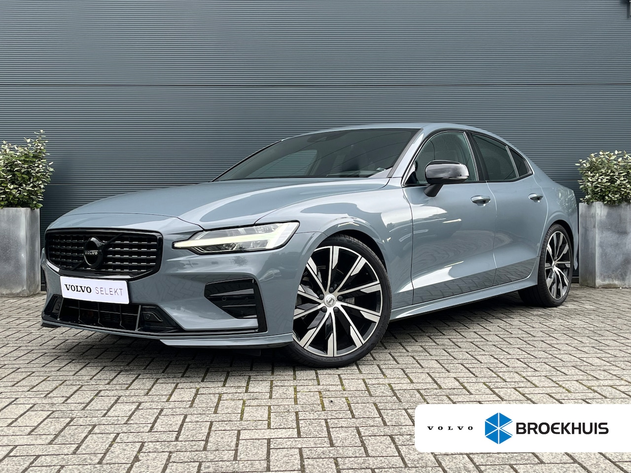 Volvo S60 - 2.0 B3 R-Design Styling Kit | 20 inch | Pano | Sportstoel | - AutoWereld.nl