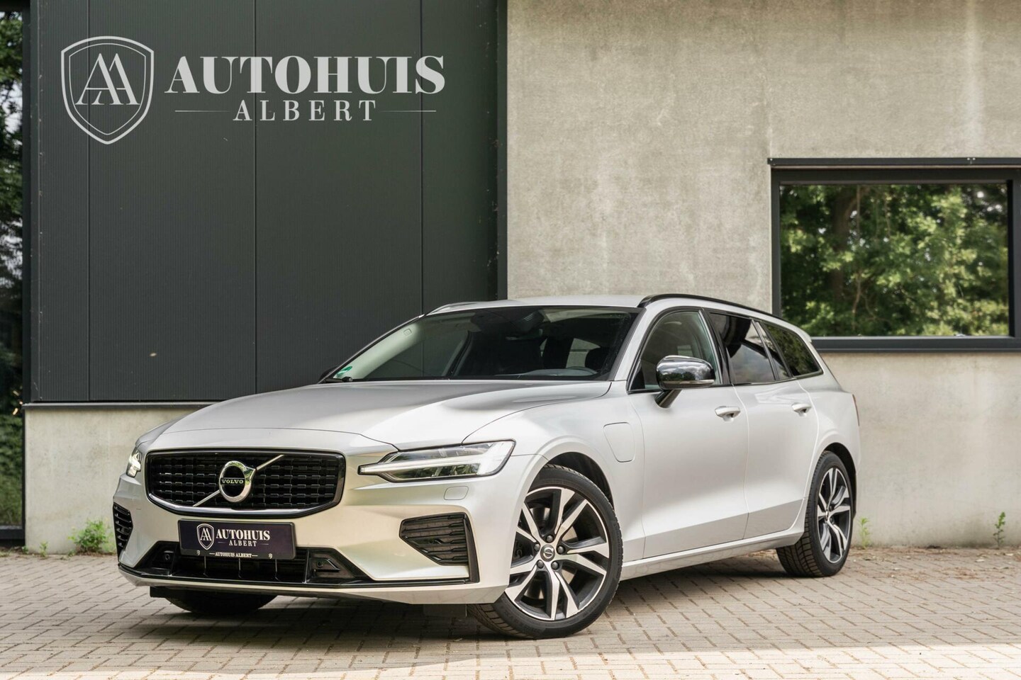 Volvo V60 - 2.0 T6 Recharge AWD R-Design H&K Pilot Assist HuD - AutoWereld.nl