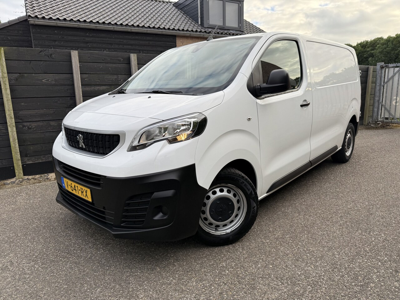 Peugeot Expert - 231S 2.0 BlueHDI 120 Premium nw. distributie - AutoWereld.nl