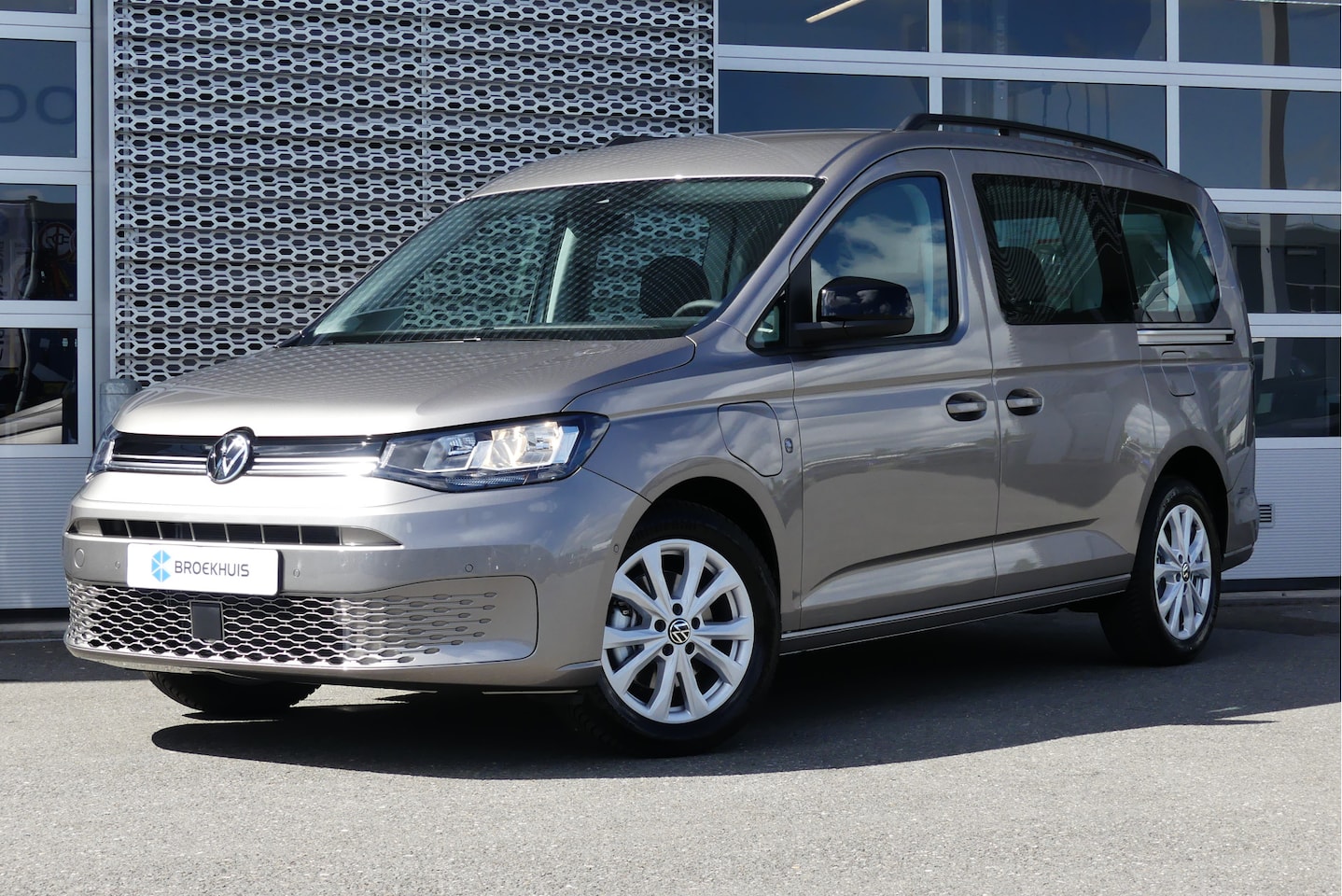 Volkswagen Caddy Maxi - | 1.5 TSI Hybride Life | Trekhaak | Adaptive Cruise | Camera | € 1500 inruilpremie - AutoWereld.nl
