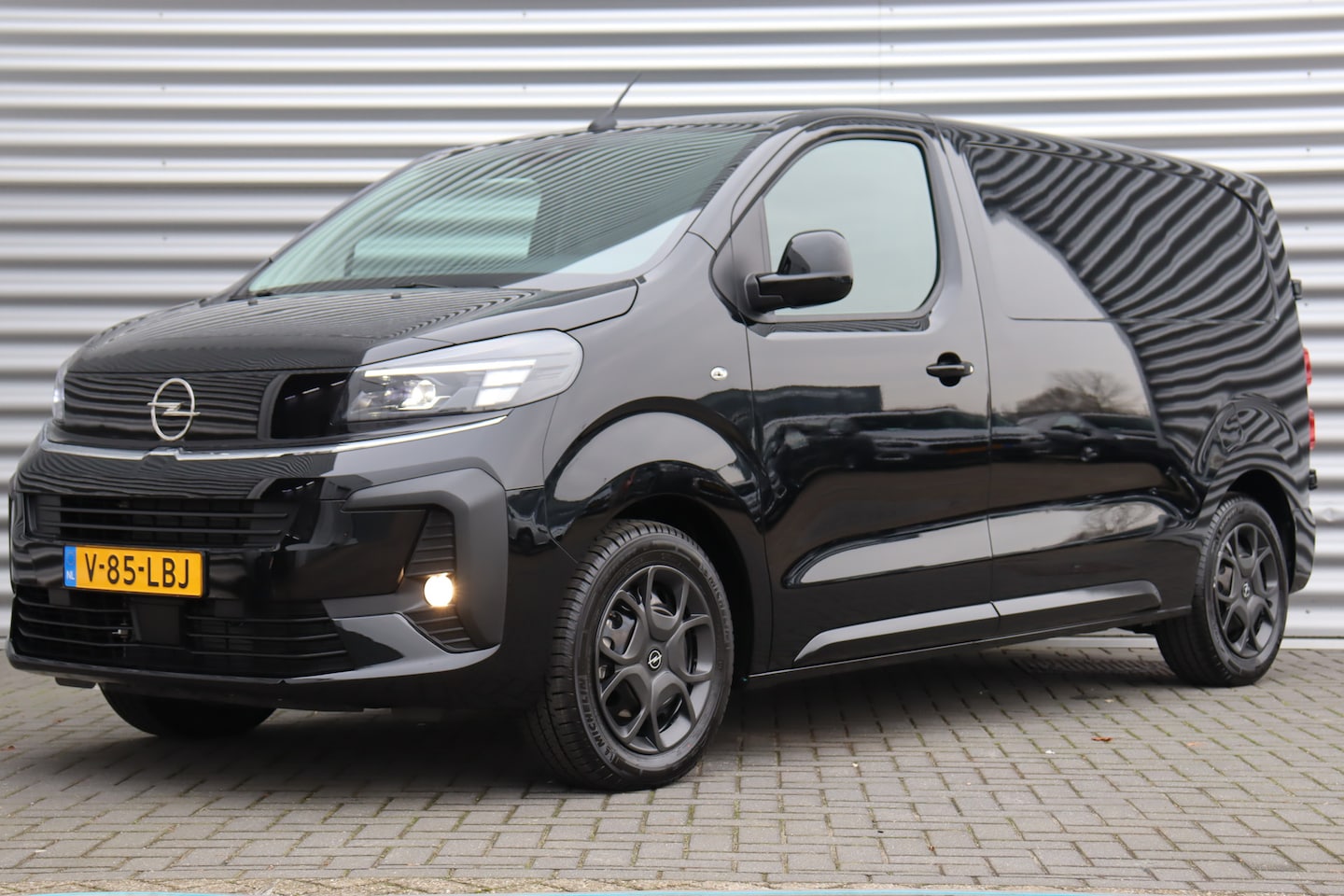 Opel Vivaro - 2.0 Diesel 180 S&S L2 | Bumpers in carrosseriekleur | Full-LED koplampen | Geïsoleerde com - AutoWereld.nl
