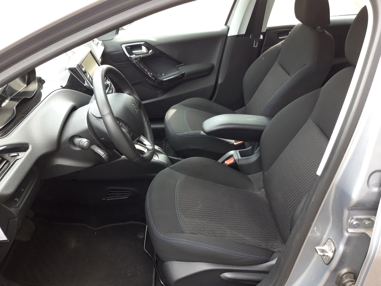 Peugeot 208 - 1.2 PureTech Signature Automaat