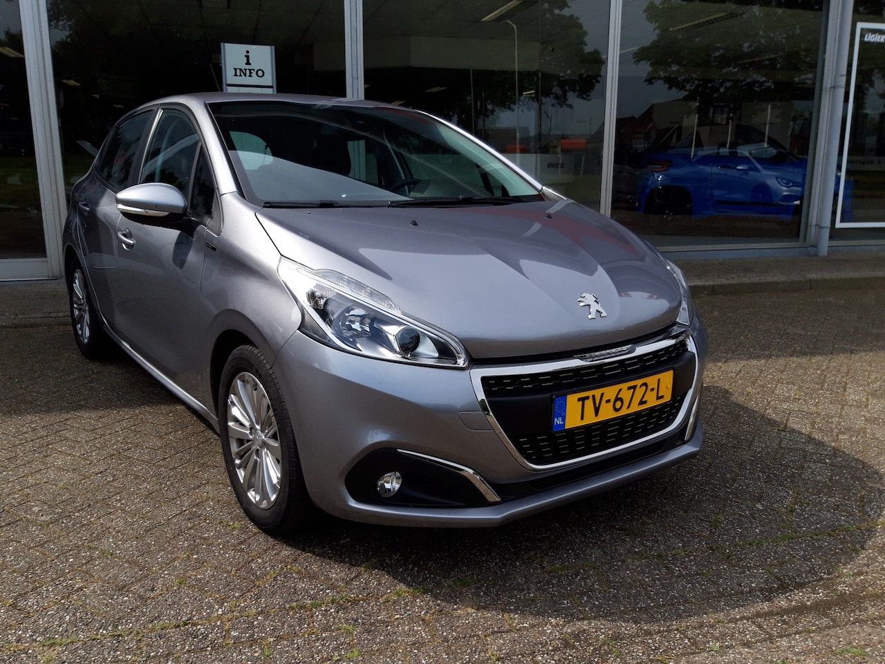 Peugeot 208 - 1.2 PureTech Signature Automaat