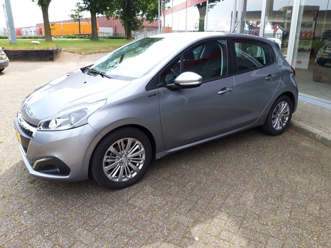 Peugeot 208 - 1.2 PureTech Signature Automaat - AutoWereld.nl