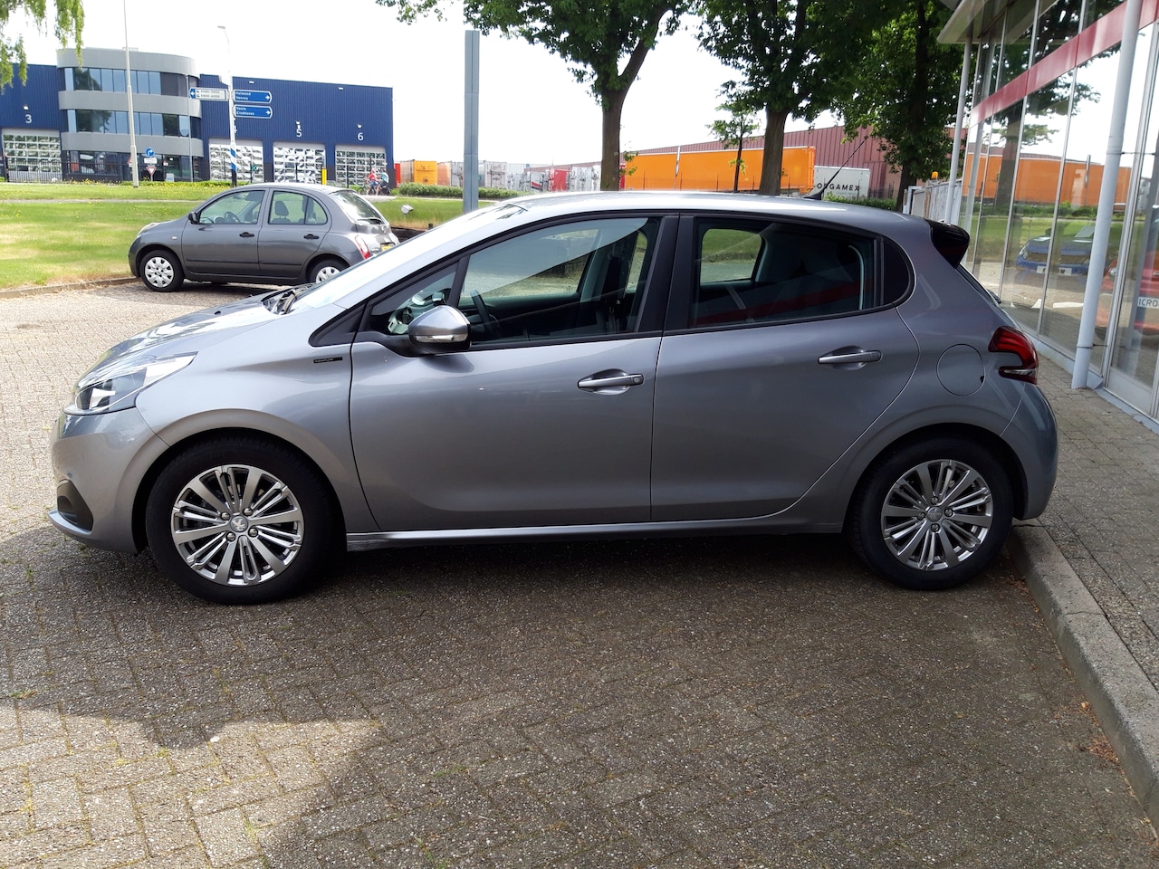 Peugeot 208 - 1.2 PureTech Signature Automaat