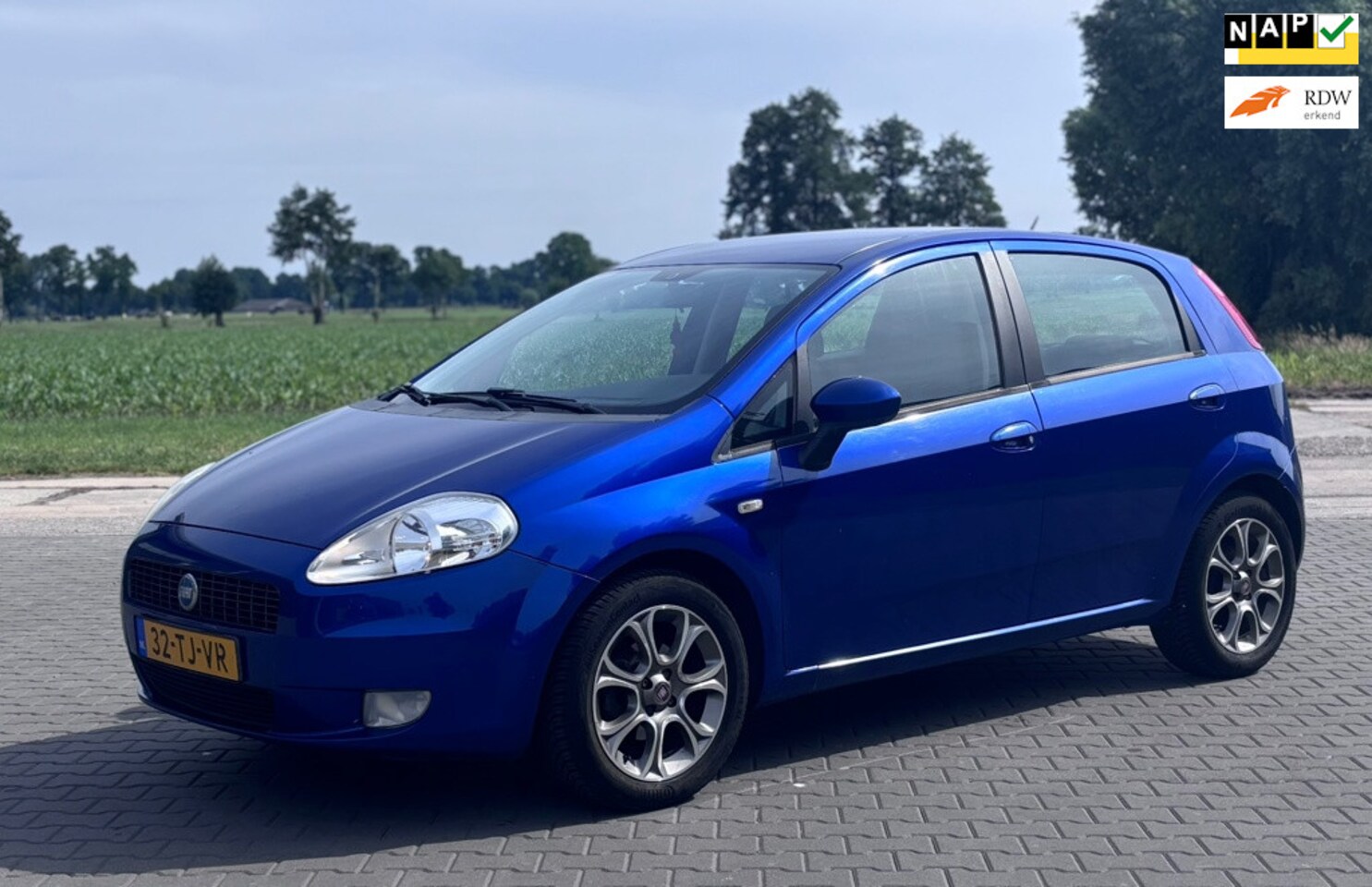 Fiat Grande Punto - 1.4 Edizione Blue & Me -Airco-Apple carplay -N.APK-E.ramen - AutoWereld.nl