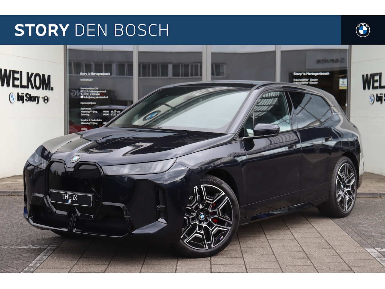 BMW iX - xDrive60 M Sport / Panoramadak Sky Lounge / Trekhaak / M Multifunctionele Stoelen / Parkin - AutoWereld.nl