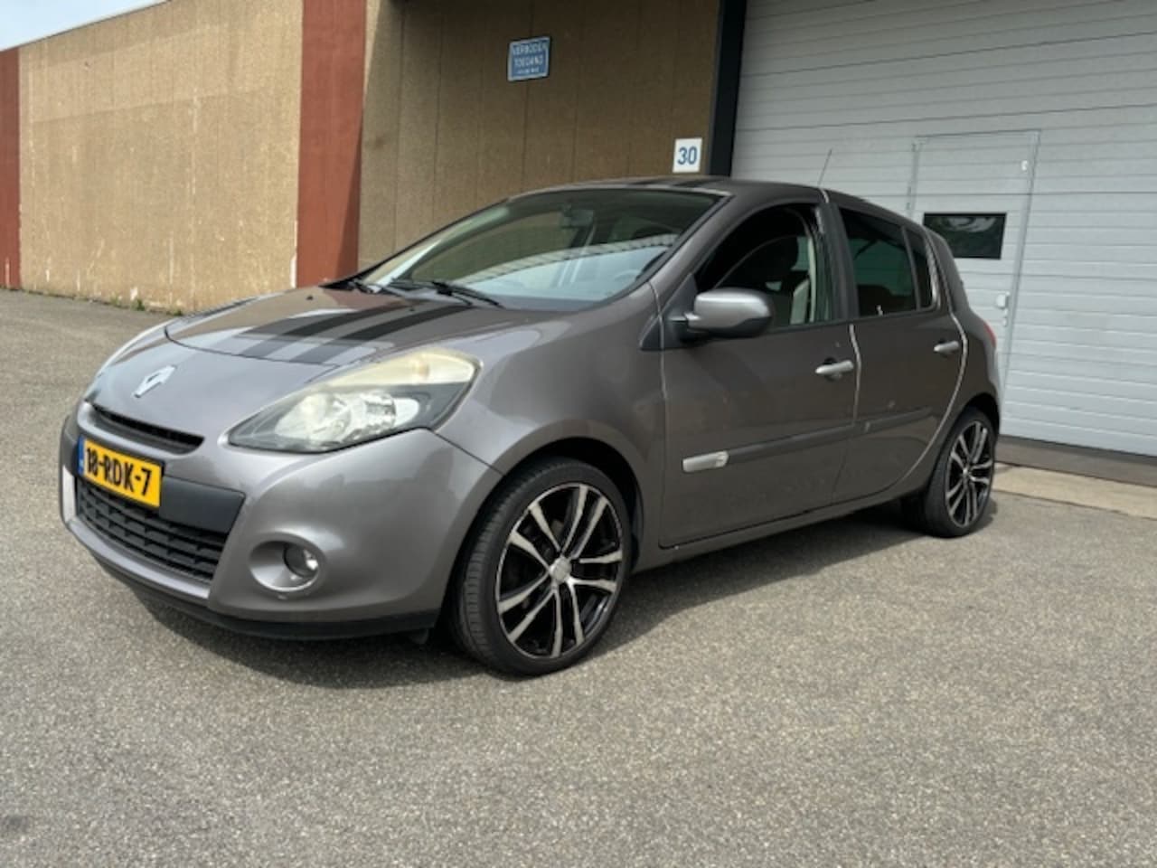 Renault Clio - 1.5 dCi Parisienne Airco Sportlook Metalen Velgen - AutoWereld.nl