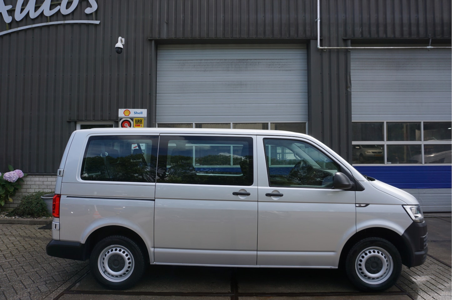 Volkswagen Transporter Kombi - 2.0 TDI 75kW 9P. Airco App-C Highline INCL. BTW EN BPM - AutoWereld.nl