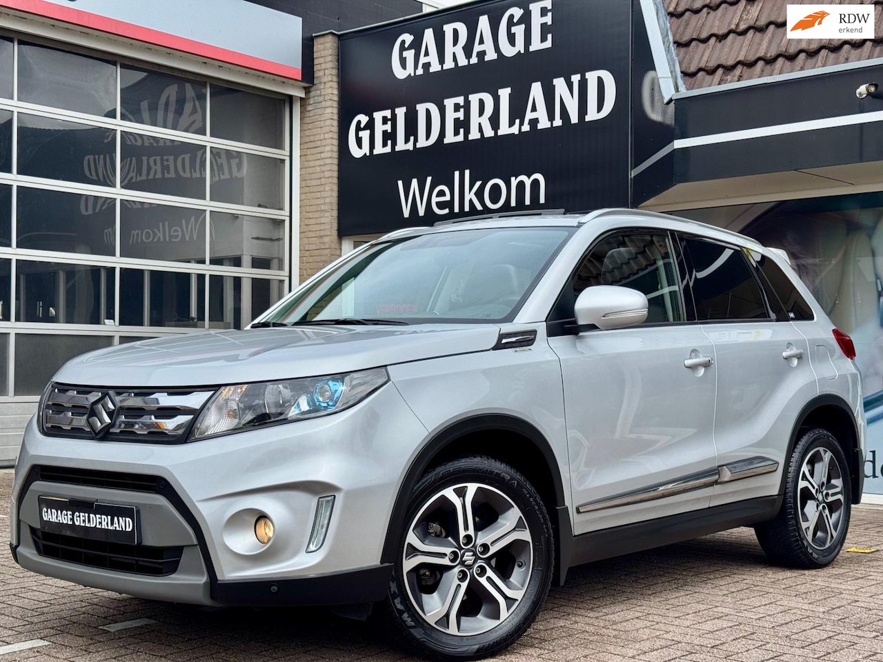 Suzuki Vitara - 1.6 Special Edition | Pano | Leder | Navi | Camera | Cruise | Climate | Pdc | Iso - AutoWereld.nl