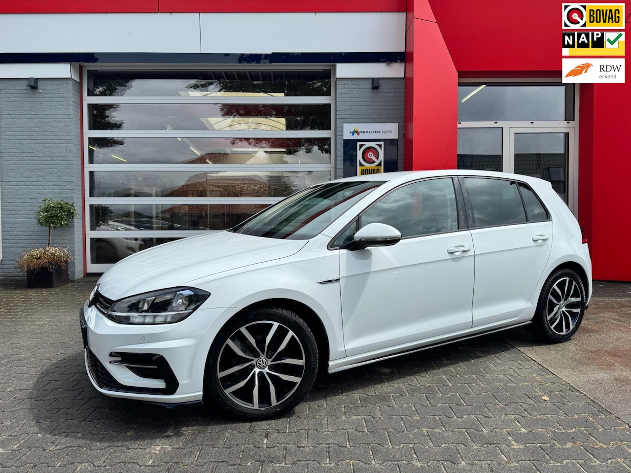 Volkswagen Golf - 1.0 TSI Comfortline R-Line Exterieur - AutoWereld.nl