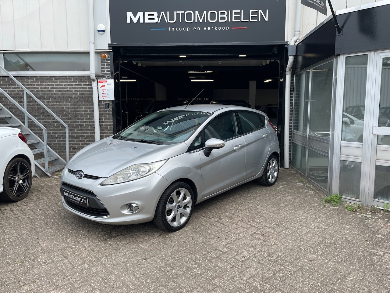 Ford Fiesta - 1.25 Titanium/5 deurs/zilver/Airco/NAP/APK!! - AutoWereld.nl