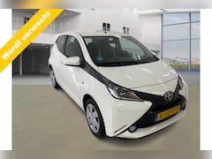 Toyota Aygo - 1.0 VVT-i x-play AUT Camera 1e Pinksterdag OPEN