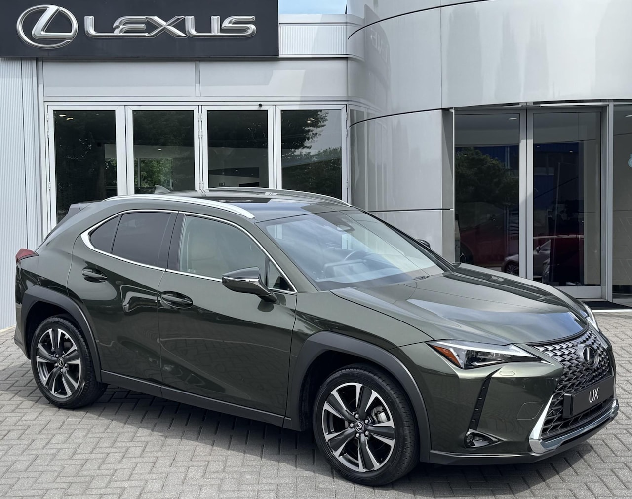 Lexus UX - 300h Luxury Line FACELIFT LEDER GROOT SCHERM STOELVERW STUURVERW BLIND-SPOT - AutoWereld.nl