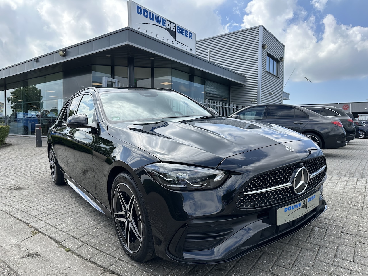 Mercedes-Benz C-klasse Estate - 300 e AMG Line Pano-Dak | Massage | Leer | Stoel en Stuurverw. - AutoWereld.nl