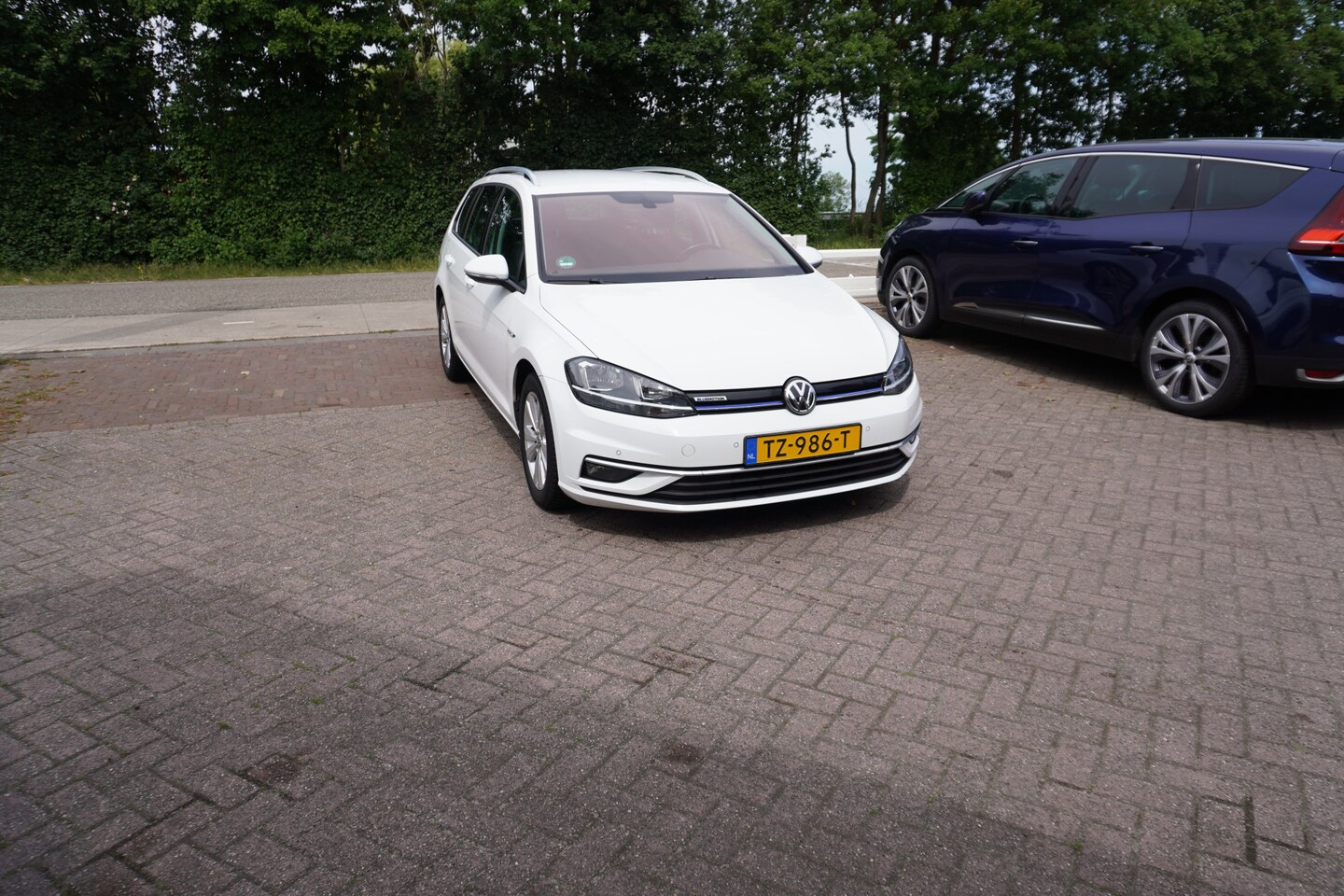 Volkswagen Golf Variant - 1.5 TSI Comfortline Business TREKHAAK MASSAGESTOEL NAVI CARPLAY - AutoWereld.nl
