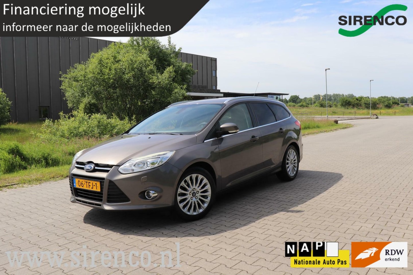 Ford Focus Wagon - 1.6 EcoBoost Titanium 150pk navigatie bluetooth climate&cruise control trekhaak - AutoWereld.nl