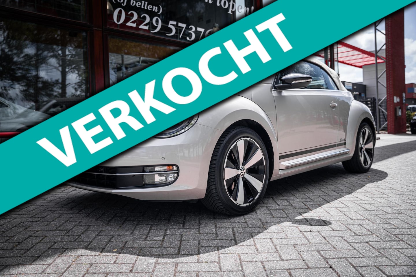 Volkswagen Beetle Cabriolet - 1.2 TSI CLUB Design | Automaat | Stoelverwarming | Navigatie | Park camera | Cruise Contro - AutoWereld.nl