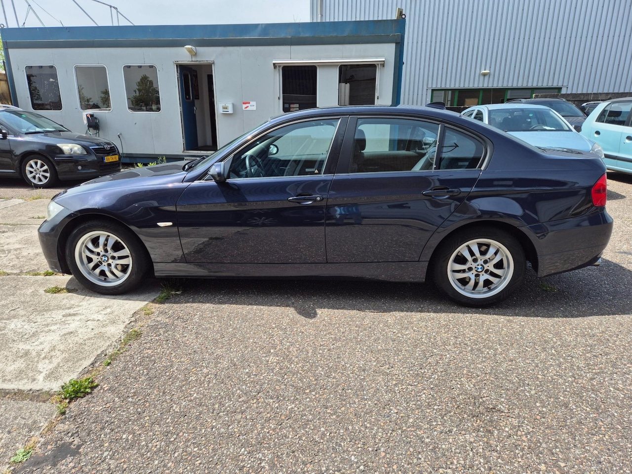 BMW 3-serie - 320i Business Line 320i Business Line,automaat/ navigatie/ airco - AutoWereld.nl