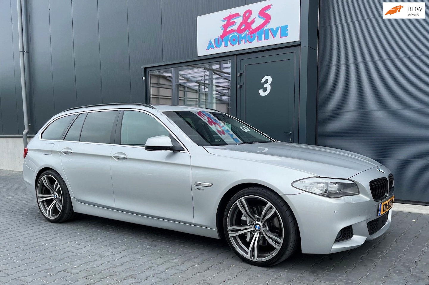 BMW 5-serie - 535xi High Executive M-sport, ACC, PANO, 20 INCH - AutoWereld.nl