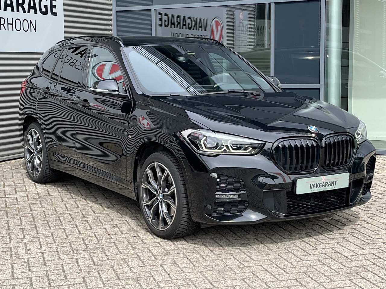 BMW X1 - sDrive20i High Executive Edition M SPORT AUTOMAAT,NAVI/CAM,HUD,PRO NAVI, TREKHAAK - AutoWereld.nl