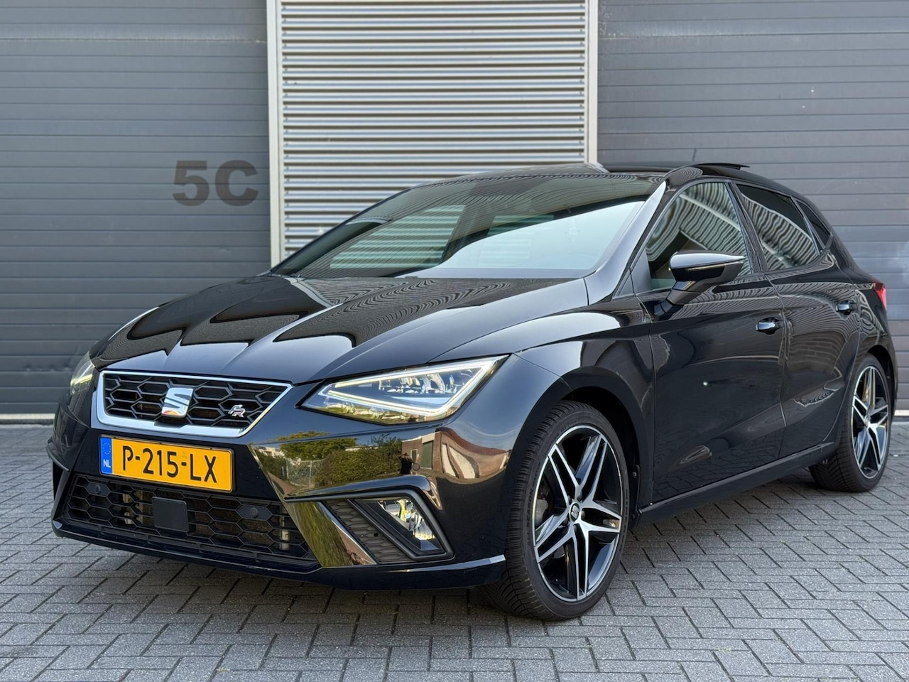 Seat Ibiza - 1.0 TSI FR DSG Pano/Leder/Led Business Intense Plus - AutoWereld.nl