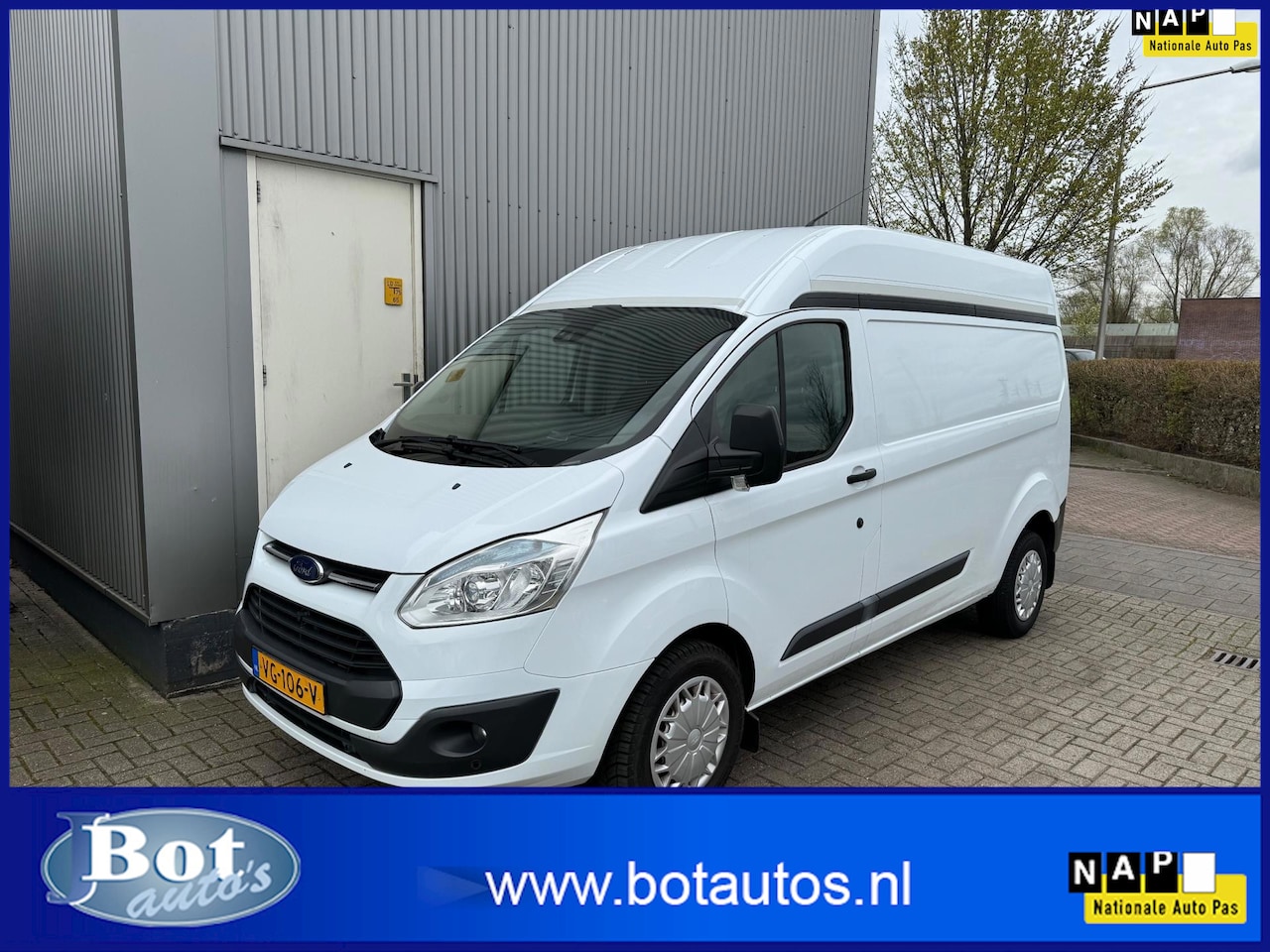 Ford Transit Custom - 330 2.2 TDCI L1H2 Trend AIRCO / CRUISE / NAVI / TREKHAAK / PARKEERSENSOREN V+A 6 BAK - AutoWereld.nl