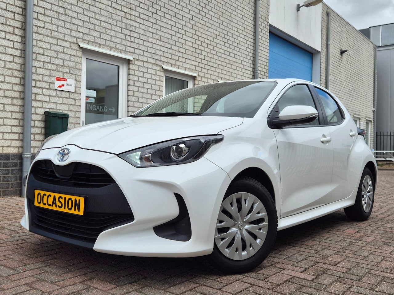 Toyota Yaris - 1.0 VVT-i Comfort Airco-Cruise-Navigatie-Led - AutoWereld.nl