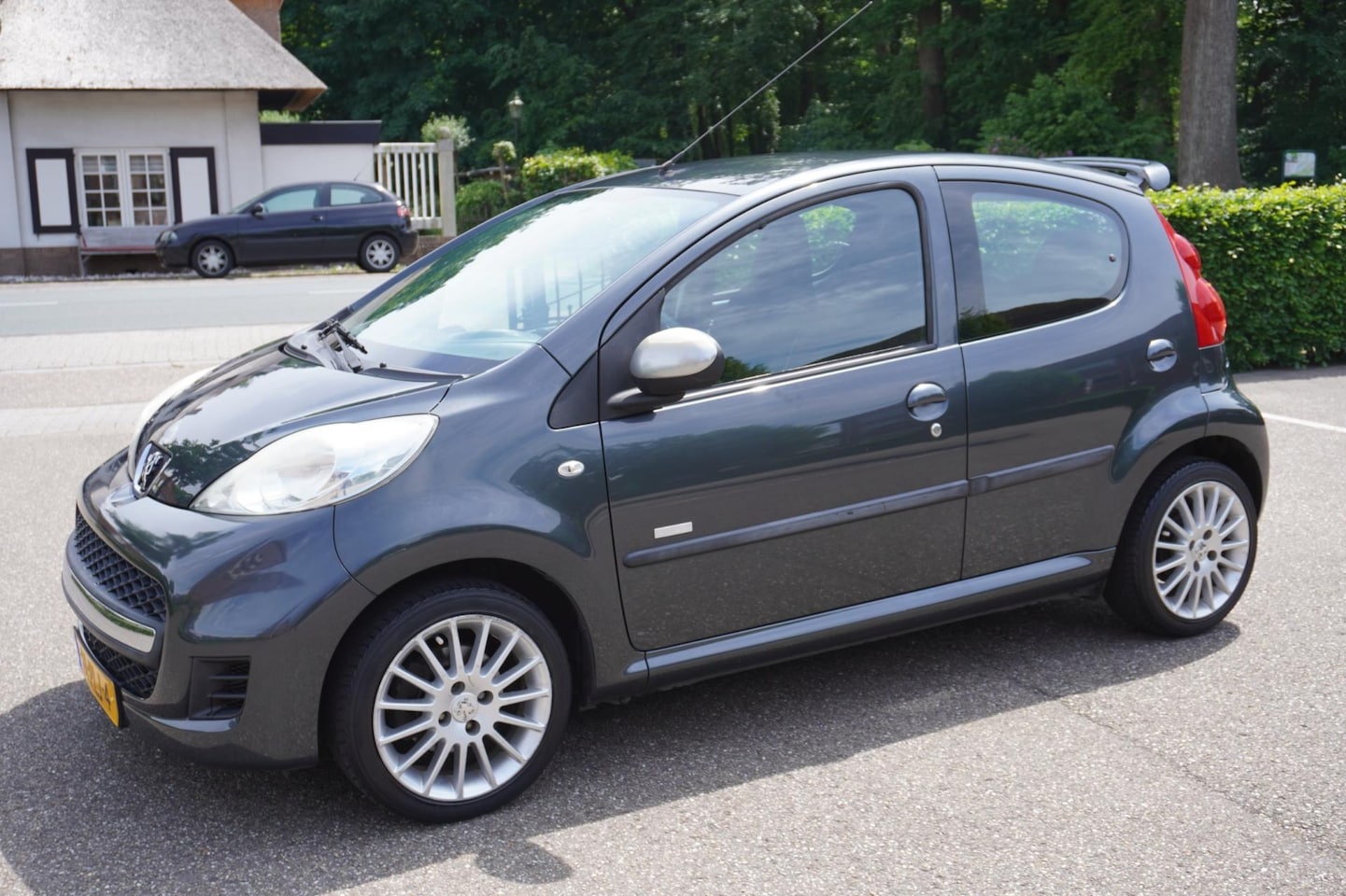 Peugeot 107 - 1.0-12V Millesim 200 5Drs Automaat - AutoWereld.nl