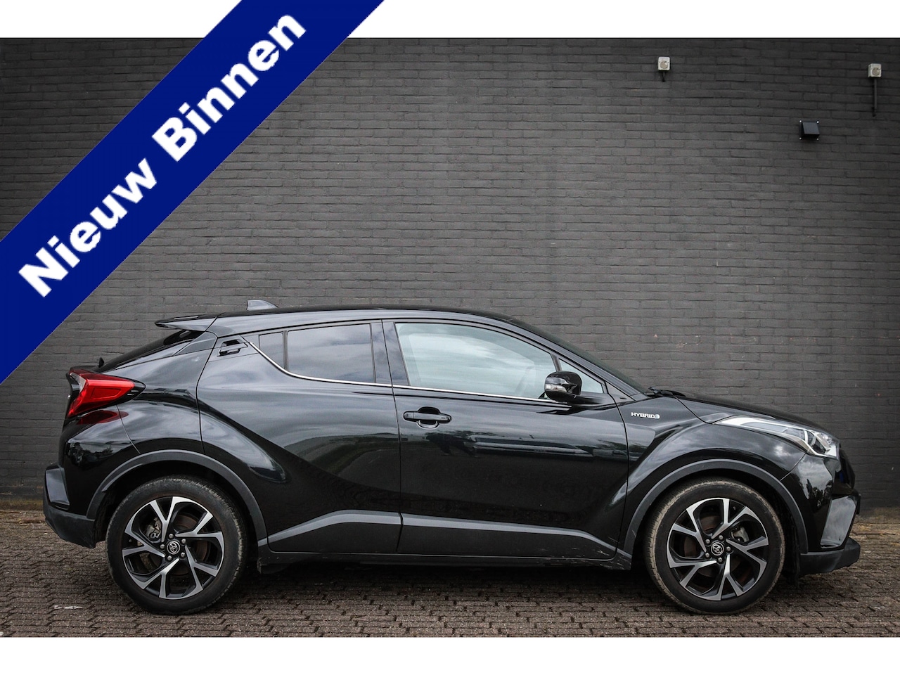 Toyota C-HR - 1.8 Hybrid Dynamic Nieuw binnen, wordt nog showroom klaar gemaakt - AutoWereld.nl