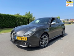 Alfa Romeo Giulietta - 1.4 T Distinctive AUTOM/LEER/CLIMA