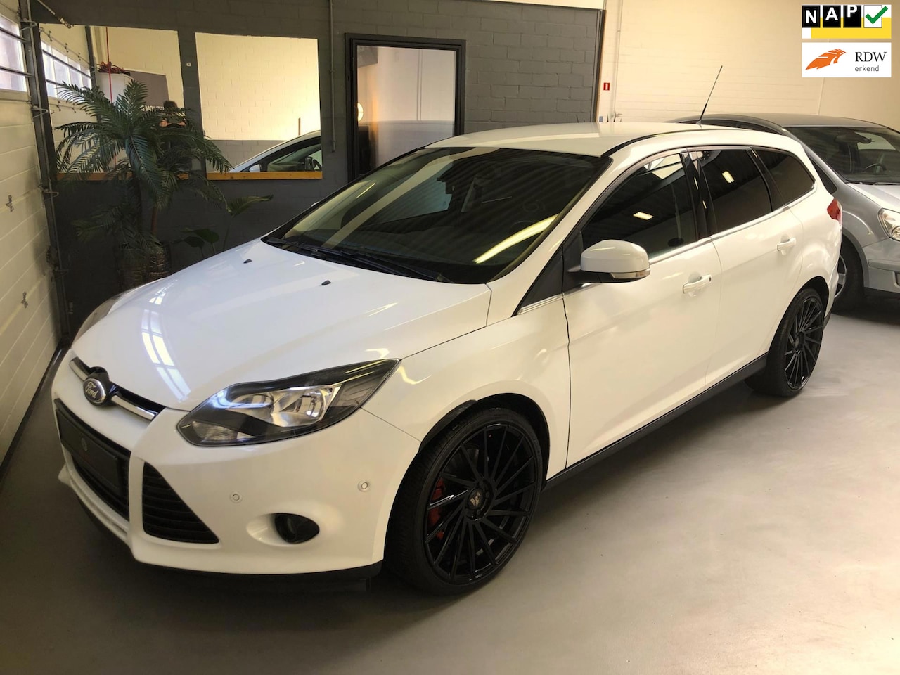 Ford Focus - 1.6 EcoBoost 150pk/Trekhaak/NAVI/VOL OPTIES - AutoWereld.nl