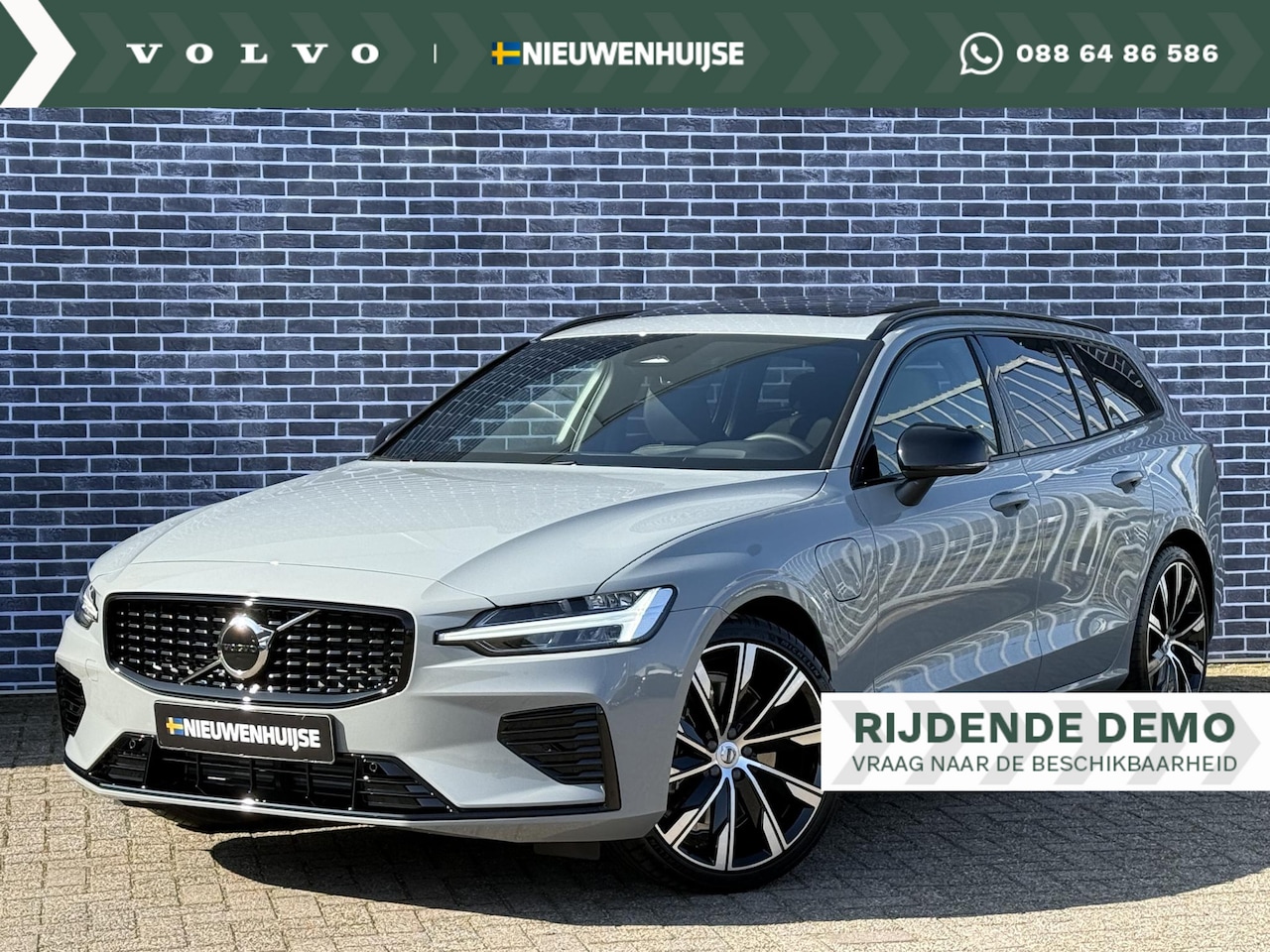 Volvo V60 - 2.0 T8 Plug-in hybrid AWD Plus Dark | Panorama Schuifdak | Harman/Kardon | Sportstoelen | - AutoWereld.nl